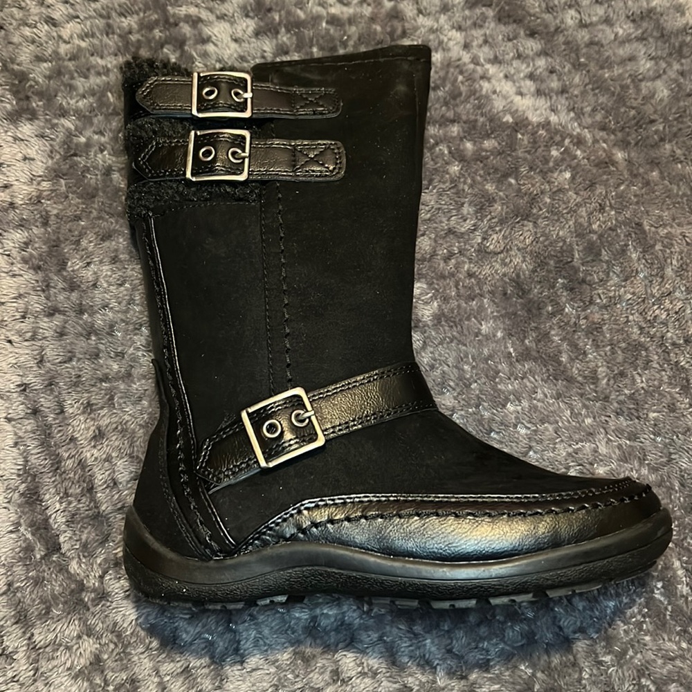 Brand new boots Baretraps size 1 for little girl